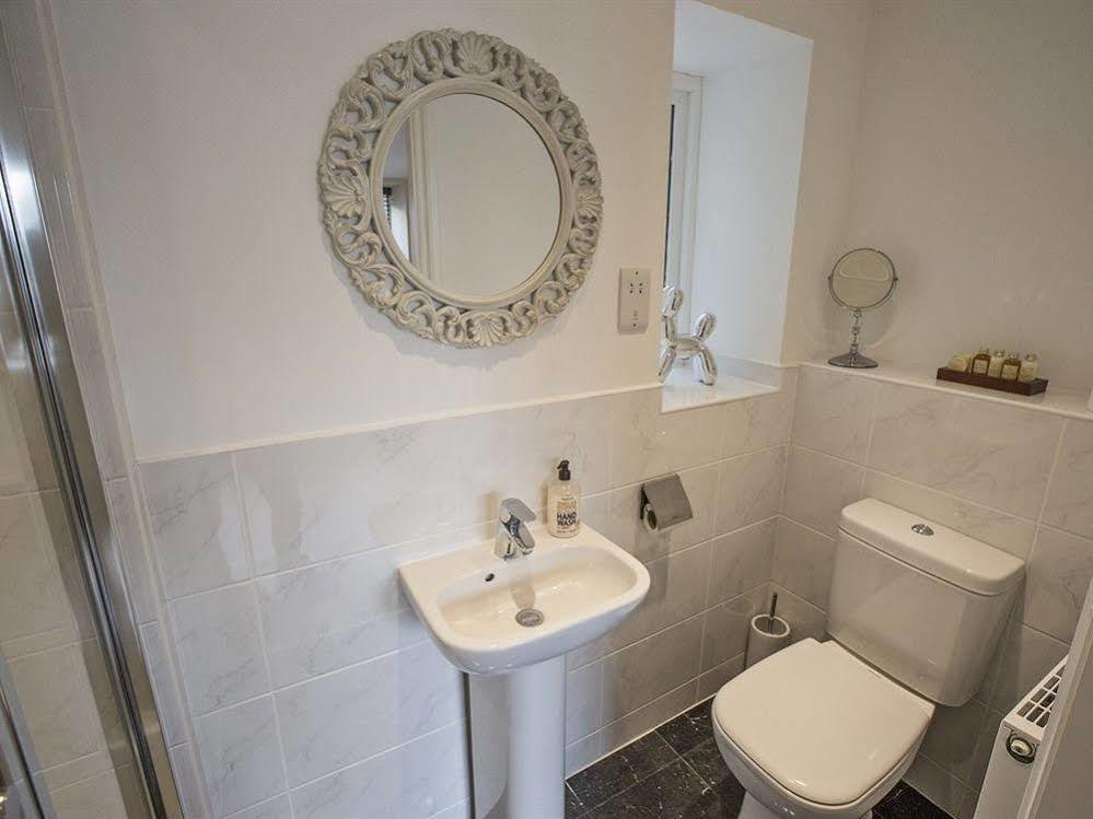 The Farmers Ulverston Newby Bridge Extérieur photo
